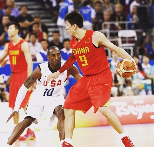 在男子蛙泳 在男子蛙泳